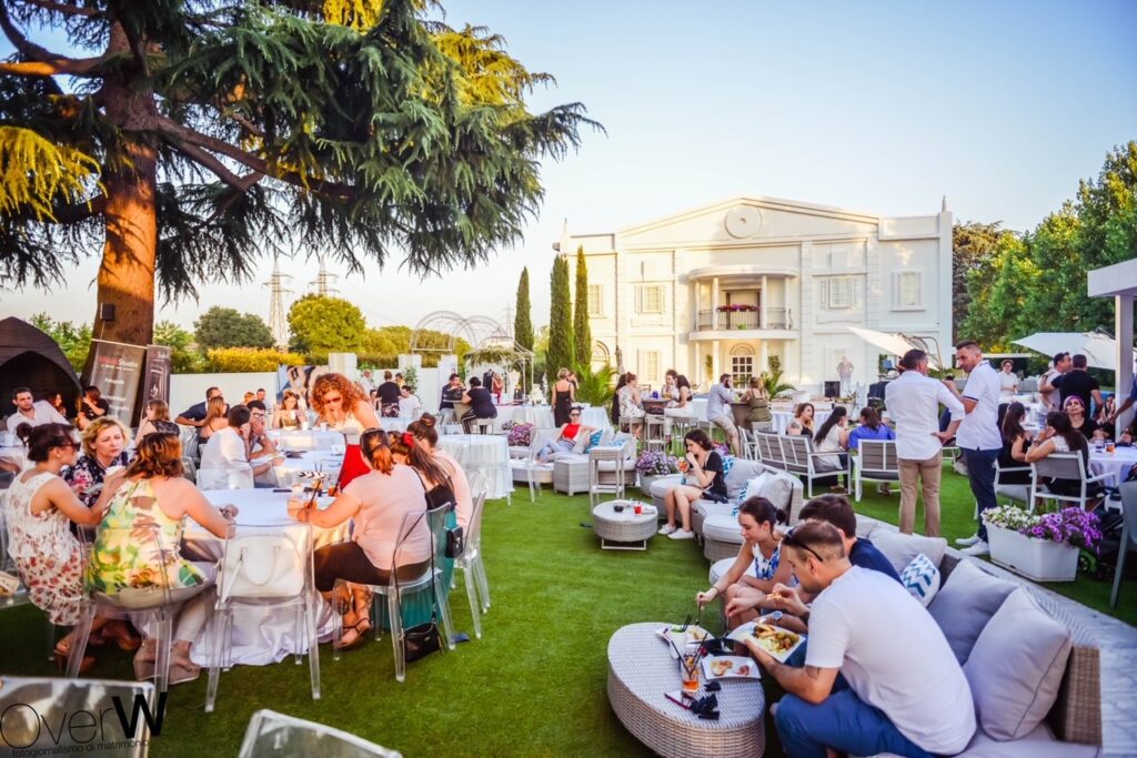 Brunch and Show Milano Villa ReNoir Musica Live a bordo piscina